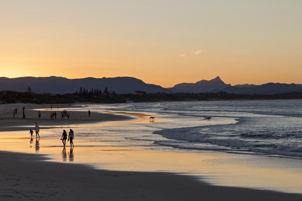 Sea Breeze On Main Beach Byron Bay Exterior photo