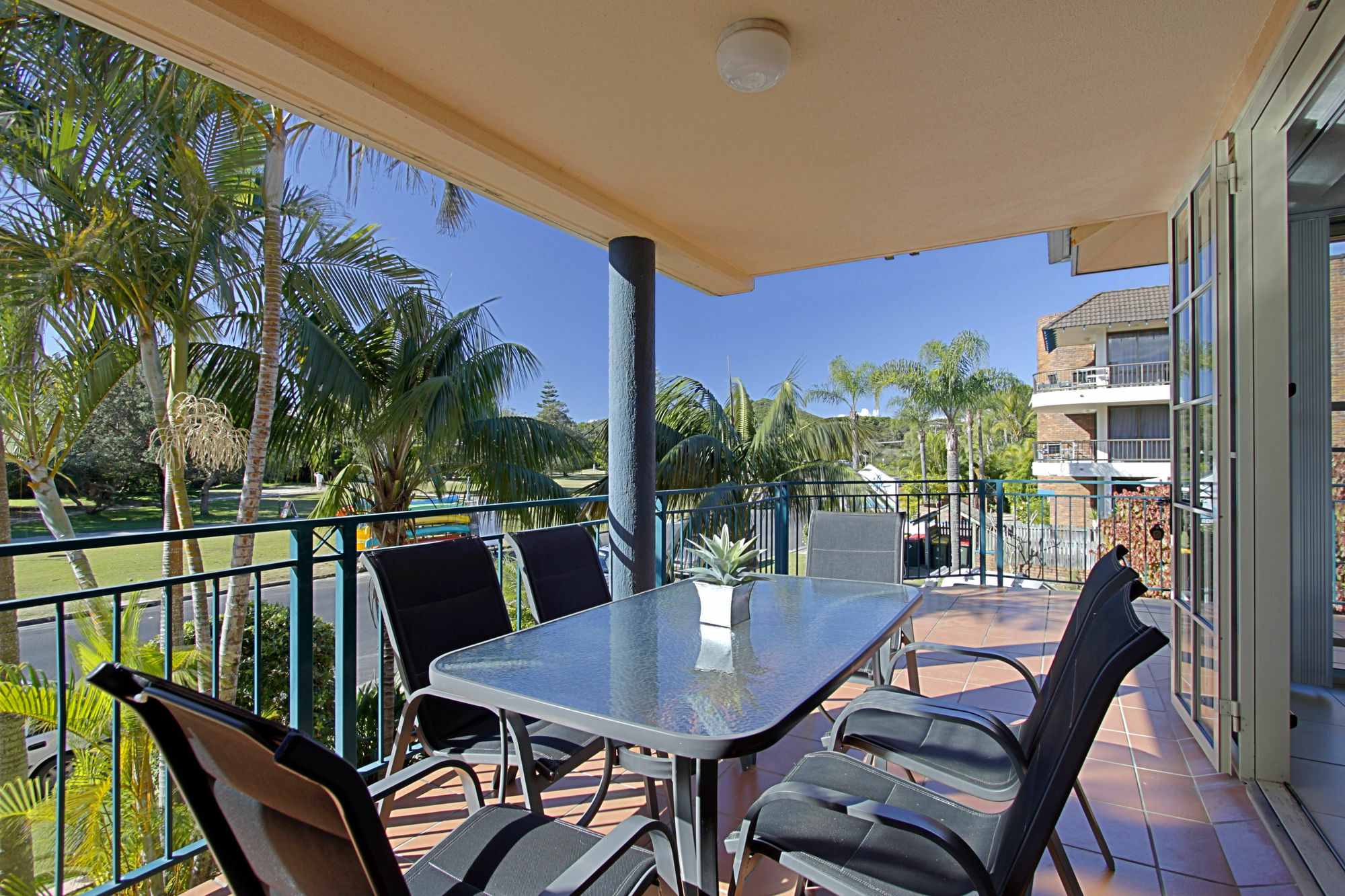 Sea Breeze On Main Beach Byron Bay Exterior photo